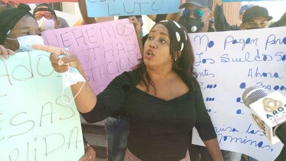 Exempleados del Plan Social reclaman pago de sus prestaciones laborales frente a Palacio Nacional