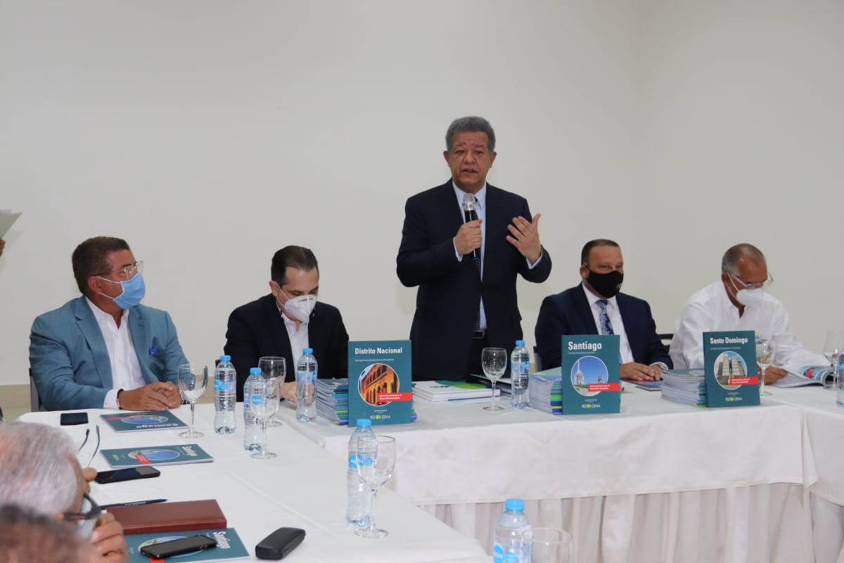 Leonel Fernández se reúne con empresarios de Santiago en marco agenda regional 2030