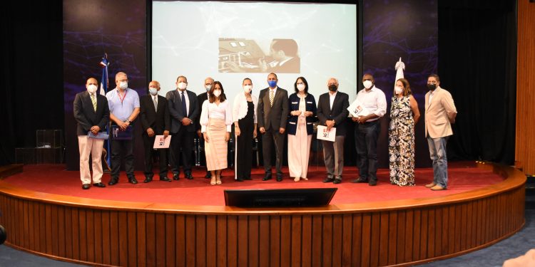 Indotel reconoce a radioaficionados en ocasión al Día Mundial de la Radioafición 