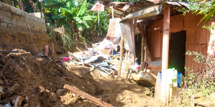 Alcalde Cristian Encarnación se solidariza con familiares niña de 7 años falleció aplastada por  pared