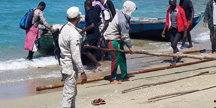 Pescadores llaman a ministro Medio Ambiente Orlando Jorge Mera aplicar ley a todos por igual