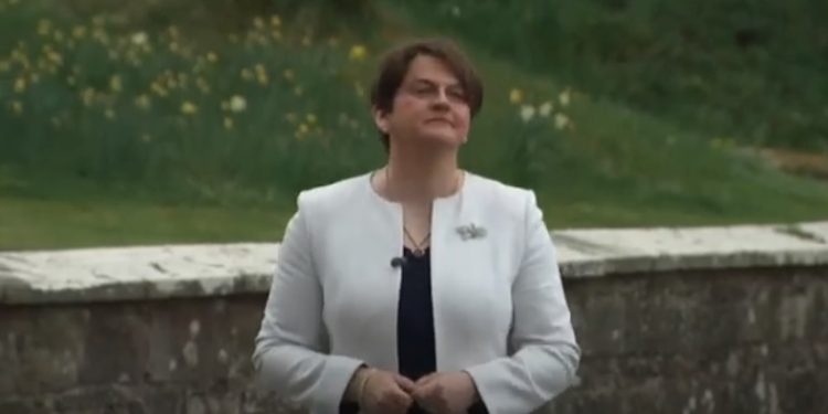 La primera ministra de Irlanda del Norte anuncia su dimisión
