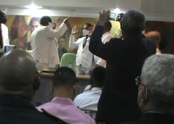 Encuentran alcohol falsificado. A favor y en contra, sobre trabajo alcalde. Entrega casa reparada. NOTICIARIO MUNICIPIO LOS ALCARRIZOS