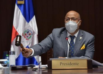 Pacheco pide excusa al país tras enfrentamiento con diputado Pedro Botello en pleno hemiciclo