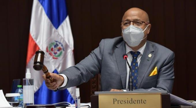 Pacheco pide excusa al país tras enfrentamiento con diputado Pedro Botello en pleno hemiciclo