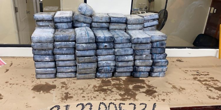 Ocupan 118 kilos de cocaína encaletados en embarcación  próximo a Punta Caucedo