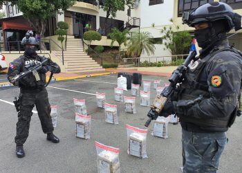 Autoridades incautan 217 paquetes de cocaína  en costas de Azua