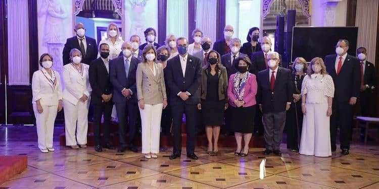 Presidente Abinader juramenta voluntariados  estarán en seis hospitales y cinco museos