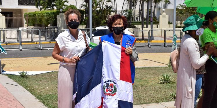 Defensora del Pueblo acude a campamento y repudia atropello a activistas tres causales