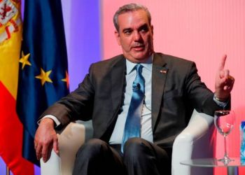Presidente Abinader cree EE.UU y  Unión Europea deben revisar  política  vacuna contra COVID-19