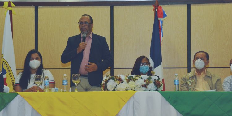 IDECOOP y FEDA llaman asociaciones de comerciantes a convertirse en cooperativas