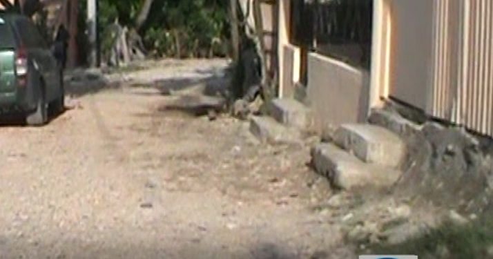 Noticiario.  Demandan arreglos de calles. y solicitan investigar por qué una escuela no entrega aliomentos
