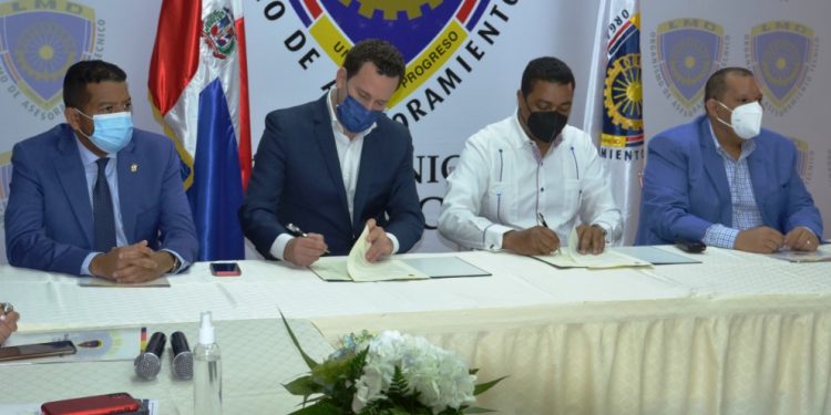 Liga Municipal  firma convenio con CC35 para crear políticas públicas contra el cambio climático