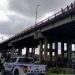 Hombre  se quita la vida,  lanzándose  del puente de la 17