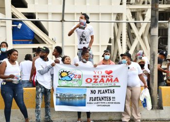 Protestan contra instalación de barcaza eléctrica en Río Ozama