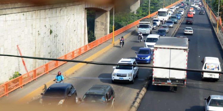 Para dar mantenimiento Obras Públicas cierra puente Jacinto Peynado
