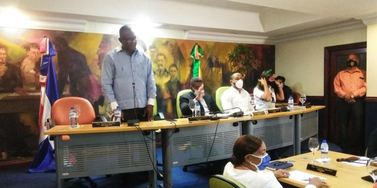 Alcaldia Alcarrizos envía a comisión solicitud de préstamos para mejoras de trabajos sociales, por más de 4 millones de dólares.
