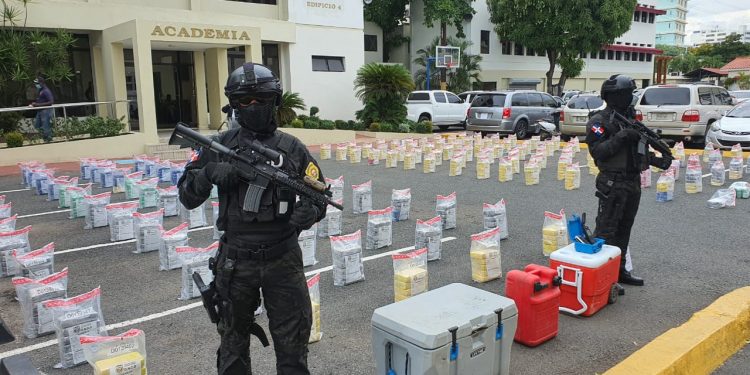 Ocupan 897 paquetes de cocaína en costas de Bani