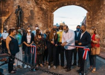 Entregan remozados Puerta de la Misericordia y Monumento a la Independencia Financiera