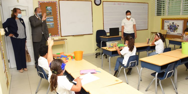 Ministerio Educación supervisa colegios privados