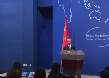 China asegura que su cohete fuera de control representa riesgo extremadamente bajo