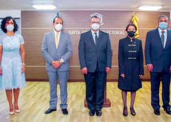 Pleno JCE desvincula 22 servidores por faltas graves; figuran 3 oficiales del Estado Civil en Baní, San Ignacio de Sabaneta y SDE