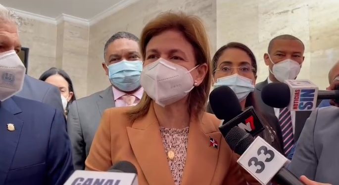 Vicepresidenta dice “se rompió récord” de vacunación con 129,000 inoculados en última jornada