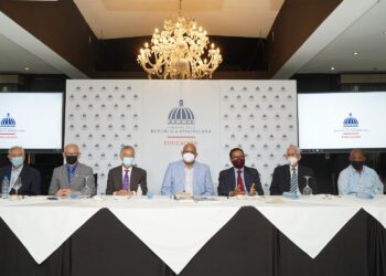 Presidente Abinader se compromete auspiciar biblioteca virtual dominicana