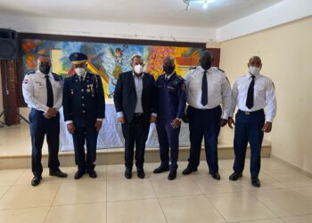 Alcalde Carlos Guzmán anuncia medidas remozar bomberos SDN