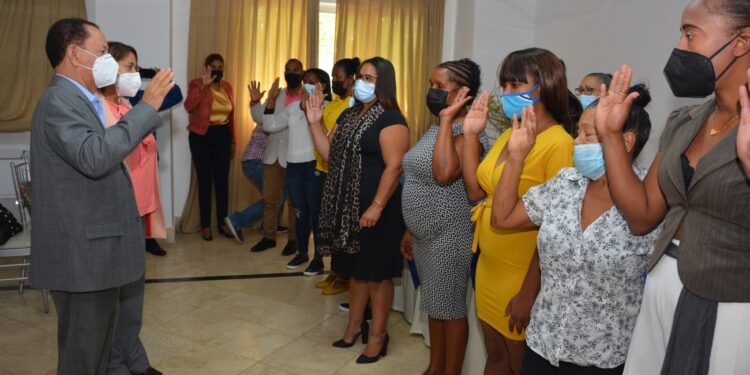 FEDA e Idecoop juramentan comité gestor proyectos cooperativos en Boca Chica