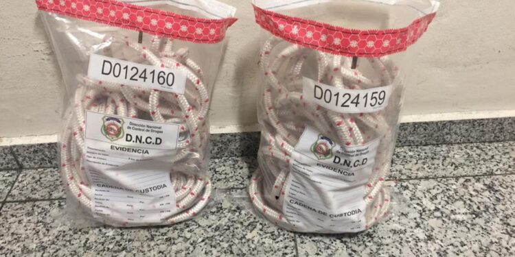 Ocupan en interior de soga tubos rellenos de cocaína líquida