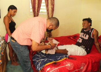 Ortopedista acude en auxilio de accidentado en San Miguel Manoguayabo