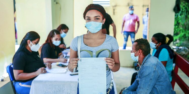 JCE realiza operativo manual declaración tardía nacimiento en SDN