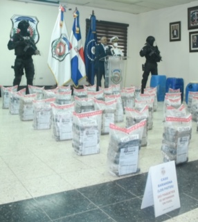 Apresan dos y ocupan 263 paquetes cocaína en costa de Barahona