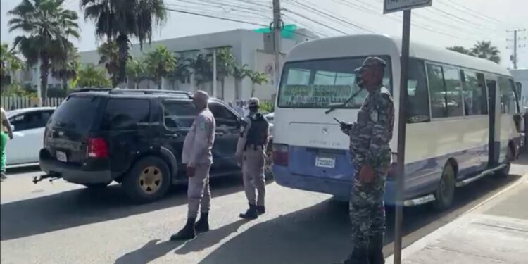 Choferes realiza paro sorpresa en la Lincoln y SDE
