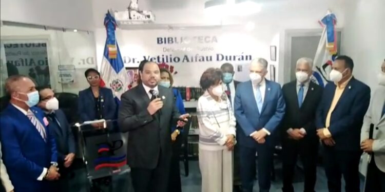 Nuevo Defensor del Pueblo garantiza continuar legado de Zoila Martínez Guante al tomar posesión del cargo