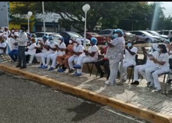 Enfermeras protestan exigiendo reivindicaciones en Hospital Estrella Ureña