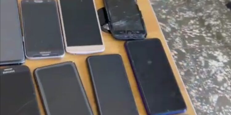 PN ocupa armas blancas, celulares y otros objetos en cárcel 15 de Azua