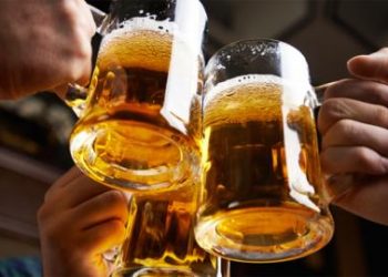 Ejecutivo prohíbe expendio alcohol desde las 3:00 p. m. a 5:00 de la mañana
