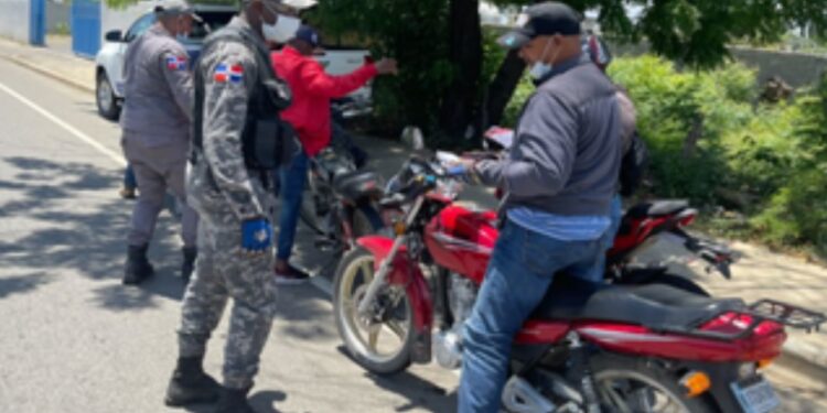 Apresan 25 personas por violar toque de queda en Mao
