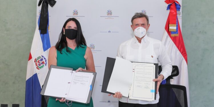 RD firma acuerdo que delimita frontera marítima con Países Bajos