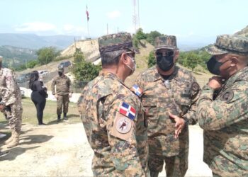 Comandante del Ejército realiza recorrido de supervisión por Elías Piña