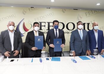 Fedomu y MITUR promoverán desarrollo turístico en municipios del país