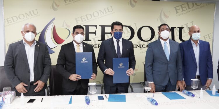 Fedomu y MITUR promoverán desarrollo turístico en municipios del país