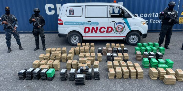 DNCD ocupa 862 paquetes presumiblemente cocaína en Puerto Caucedo