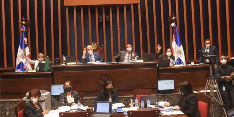 Senado aprueba varias iniciativas y proyectos de Ley