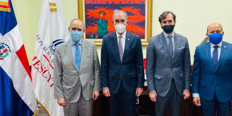 MESCYT, DGII y Centro Estudios Financieros desarrollarán Doctorado en Derecho y Sociedad