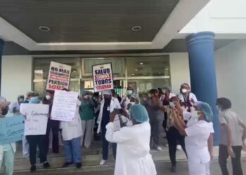 Enfermeras hospital Calventi Los Alcarrizos  protestan en demanda aumento salarial