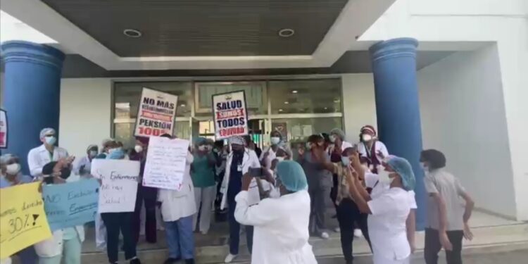 Enfermeras hospital Calventi Los Alcarrizos protestan en demanda aumento salarial