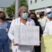 Protesta enfermeras en hospital Ney Arias Lora exigen aumento salarial